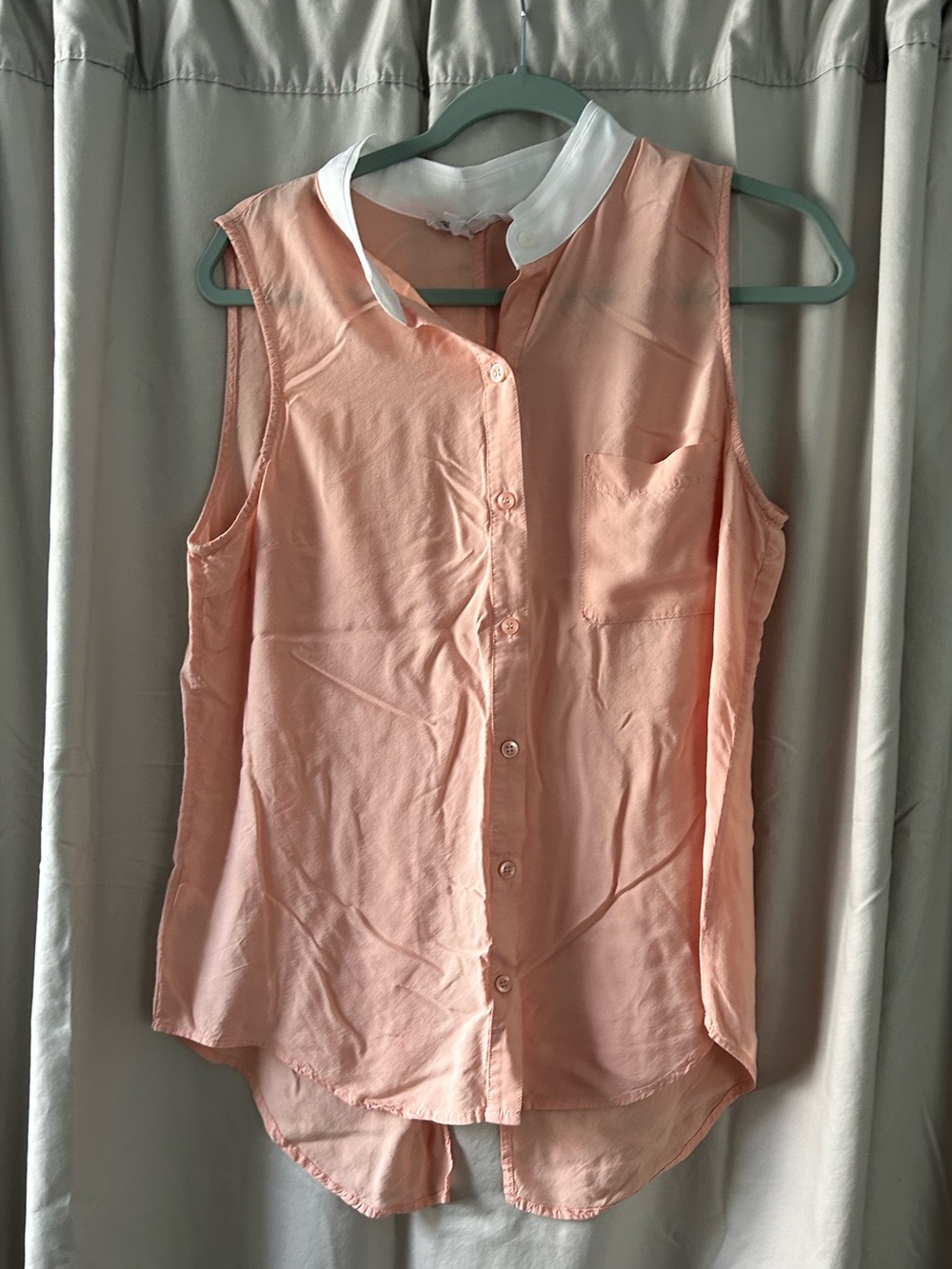 BCBGeneration Peach Sleeveless Button-Front Blouse with White Collar